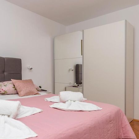 Apartment Strawberry Макарська Екстер'єр фото