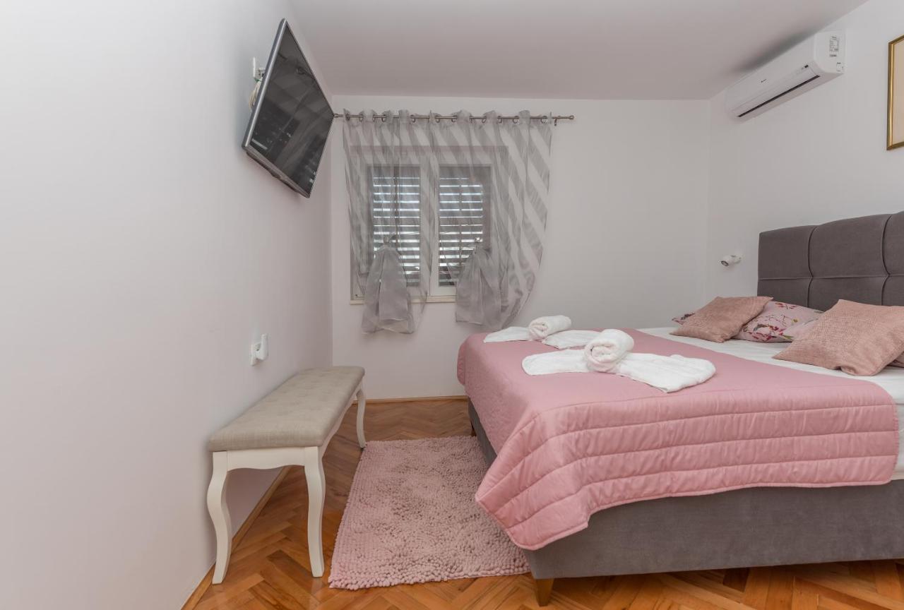 Apartment Strawberry Макарська Екстер'єр фото