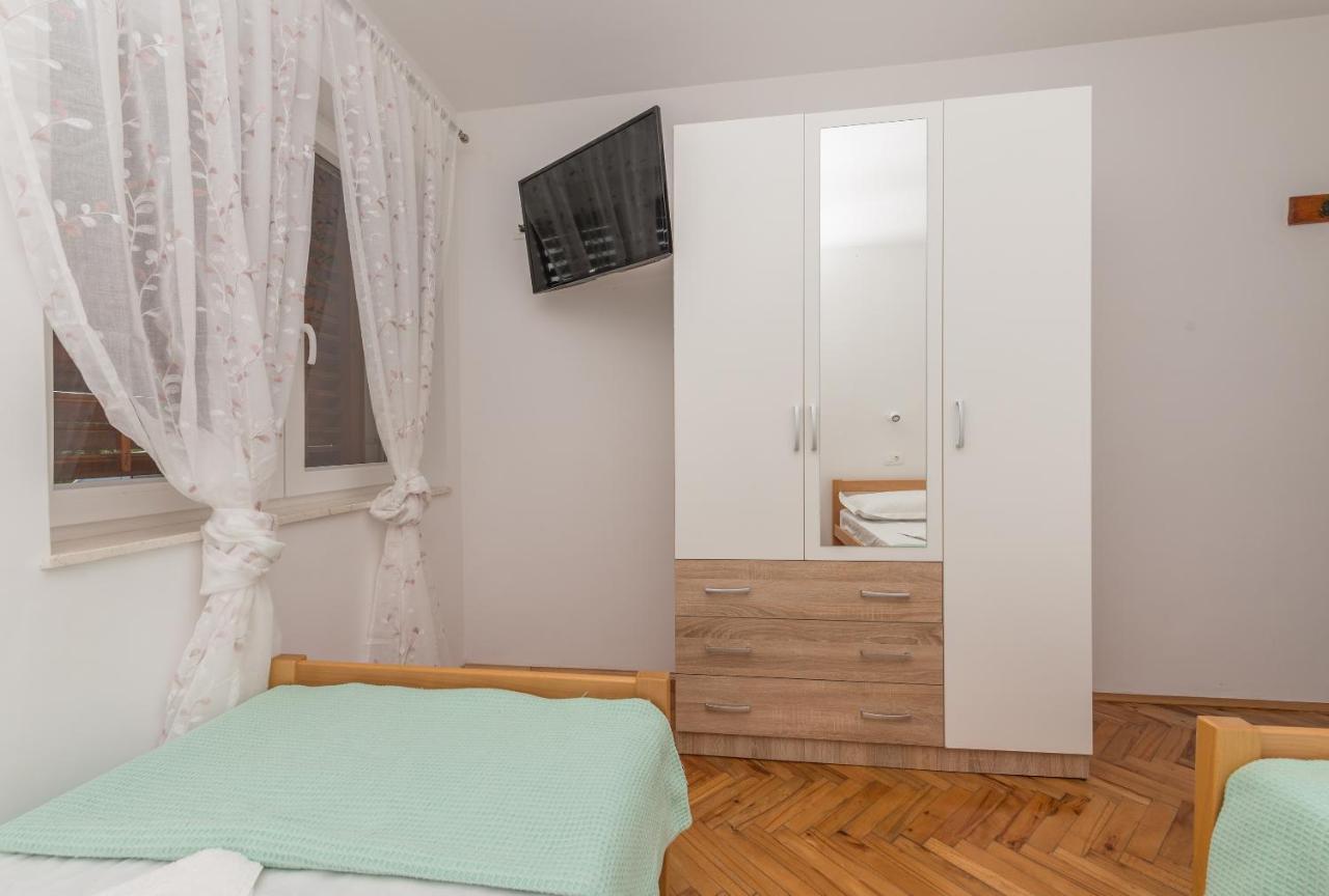 Apartment Strawberry Макарська Екстер'єр фото
