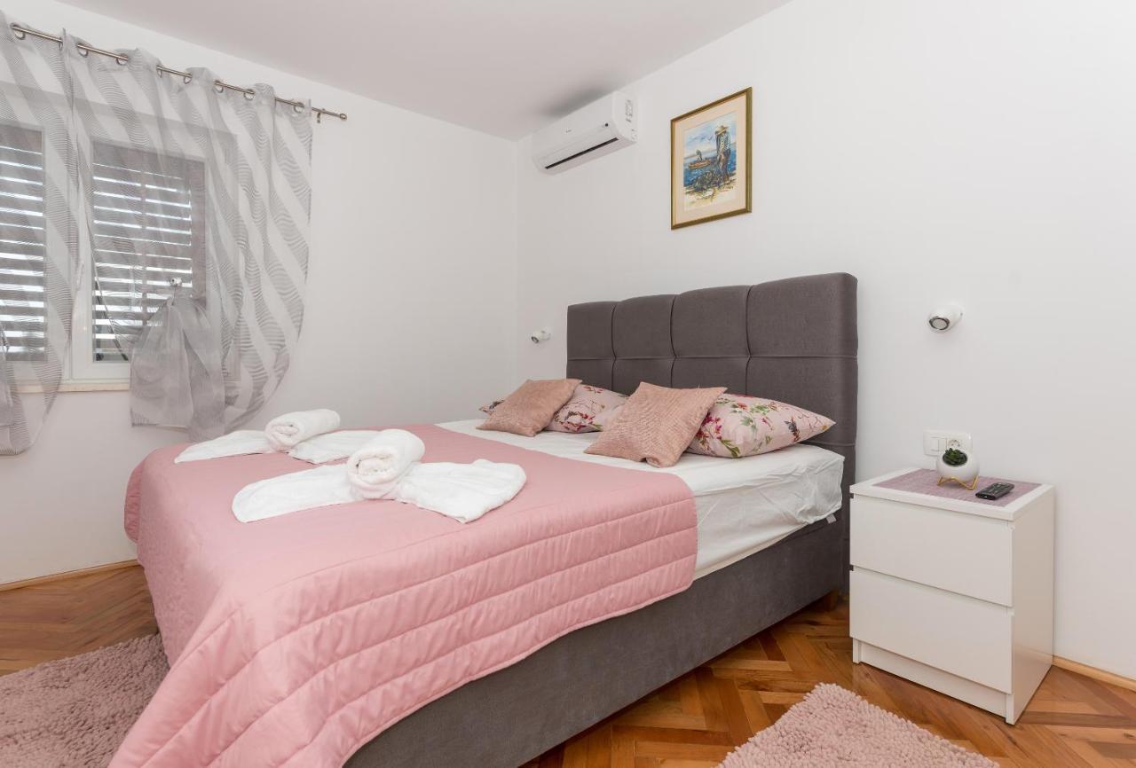 Apartment Strawberry Макарська Екстер'єр фото