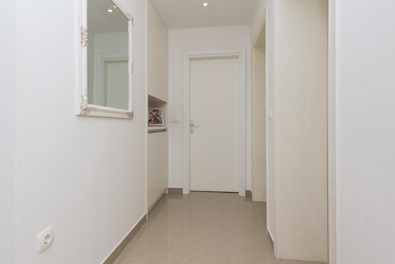 Apartment Strawberry Макарська Екстер'єр фото