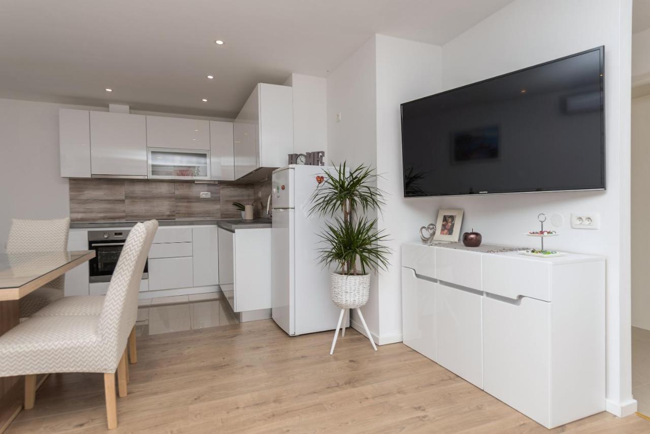 Apartment Strawberry Макарська Екстер'єр фото