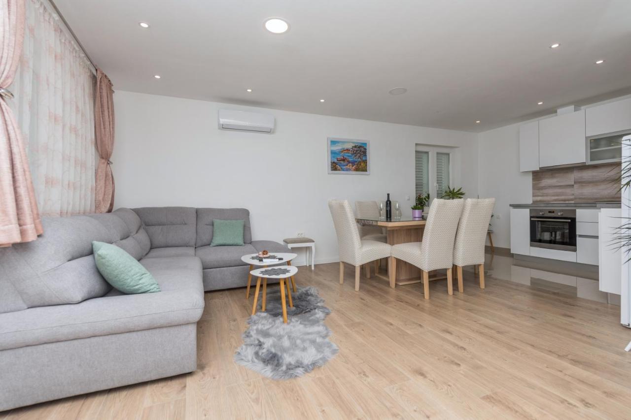 Apartment Strawberry Макарська Екстер'єр фото