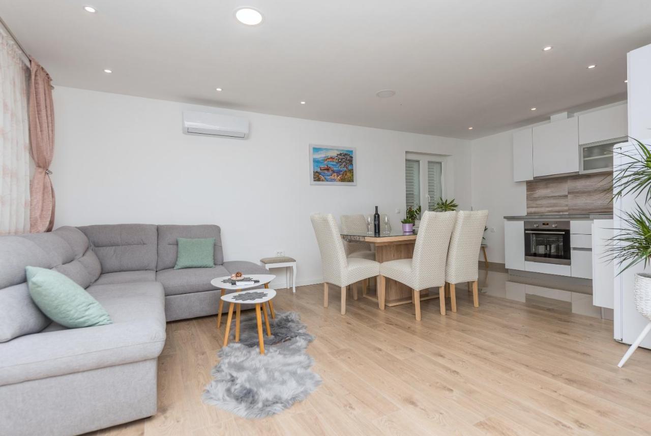 Apartment Strawberry Макарська Екстер'єр фото