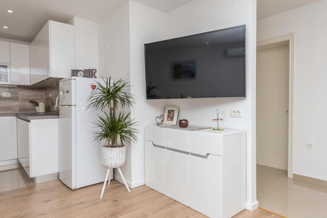 Apartment Strawberry Макарська Екстер'єр фото