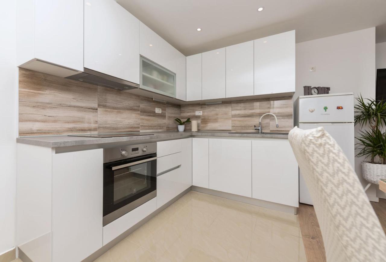 Apartment Strawberry Макарська Екстер'єр фото