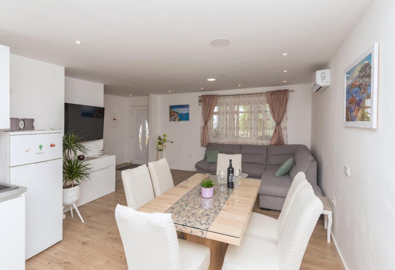 Apartment Strawberry Макарська Екстер'єр фото