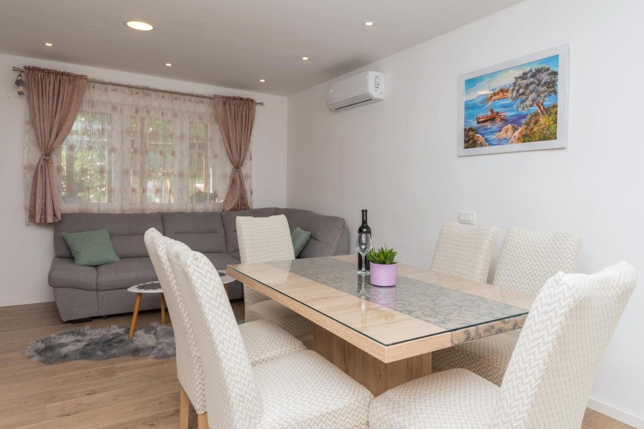 Apartment Strawberry Макарська Екстер'єр фото